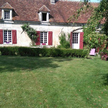 Le Vol Du Papillon Hotel Treigny Bagian luar foto