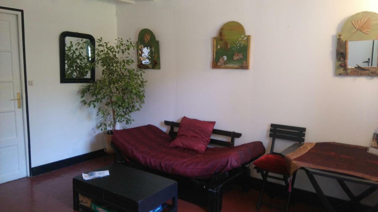 Le Vol Du Papillon Hotel Treigny Bagian luar foto